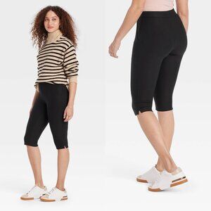 Size 18 - Womens High-Rise Tapered Capri Pull-On Pants - A New Day - Black